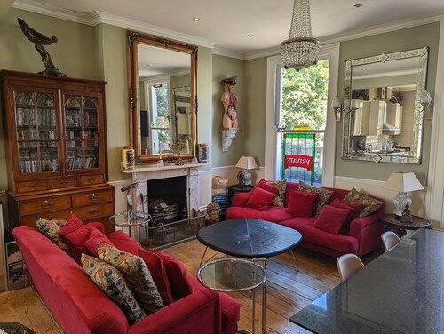 Ultrachic Georgian Townhouse In Central London