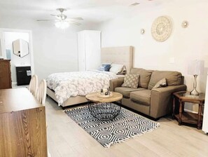 1 chambre, fer et planche à repasser, accès au Wi-Fi (inclus)