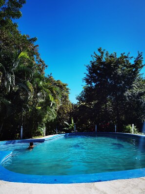 2 outdoor pools, open 8:00 AM to 9:00 PM, sun loungers - Hotel Georgi CR (Veintisiete de Abril)