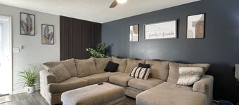 Spacious 1king bd/2queen 15mins polar express