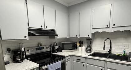 Spacious 1king bd/2queen 15mins polar express