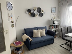 Télévision, livres, chaîne hi-fi