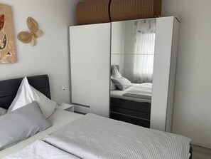 1 chambre, fer et planche à repasser, accès au Wi-Fi (inclus)