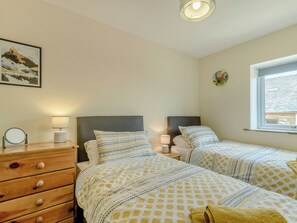 2 bedrooms, bed sheets - Courtyard Cottage - UK39179 (Lumb)