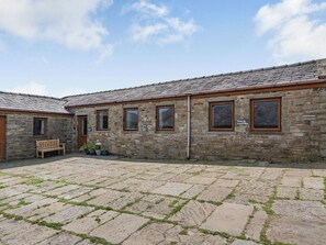Exterior - Courtyard Cottage - UK39179 (Lumb)