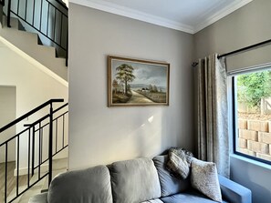Smart TV, fireplace - Private, secure 4 bedroom Villa with pool and view (Cape Town)