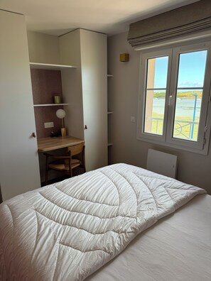 2 bedrooms, desk, iron/ironing board, free WiFi