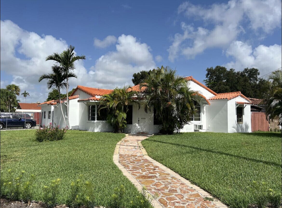 2022 Remodeled Stylish 1 Bed 1 Bath in Top Neighborhood with Parking & Laundry 