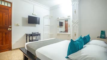 Superior Double Room | Hypo-allergenic bedding, desk, iron/ironing board, free WiFi