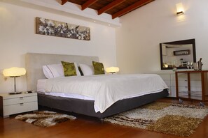 1 soverom, skrivebord, strykejern/-brett og wi-fi (inkludert)