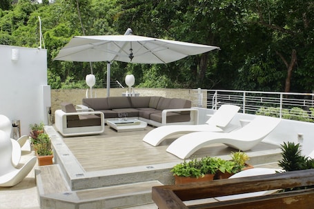 Terrace/patio. A house with views in Ccs in a safe area III