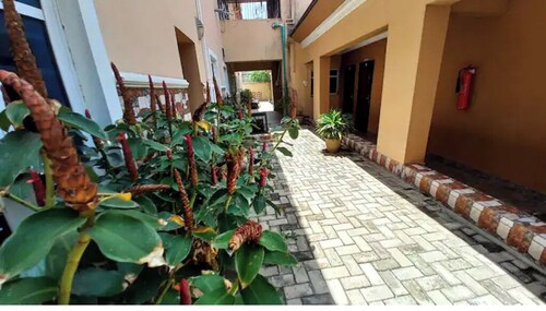 Studio A in gated Lekki estate - 5min from a beach