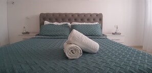 1 habitación, tabla de planchar con plancha y wifi gratis 