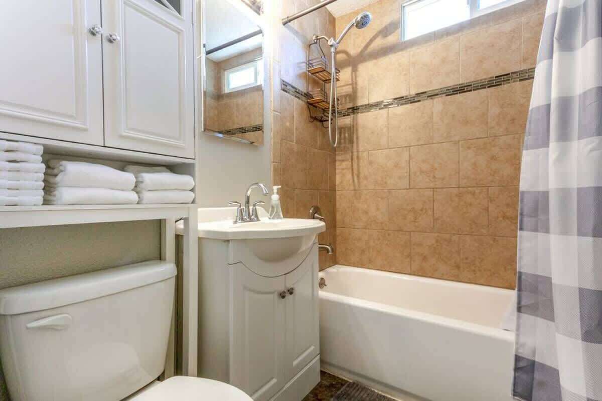 A bathroom with a toilet, sink, and bathtub.