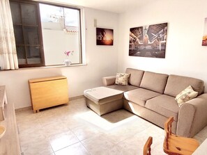 Living area - Centrally located on the beachfront in Los Cristianos (Arona)