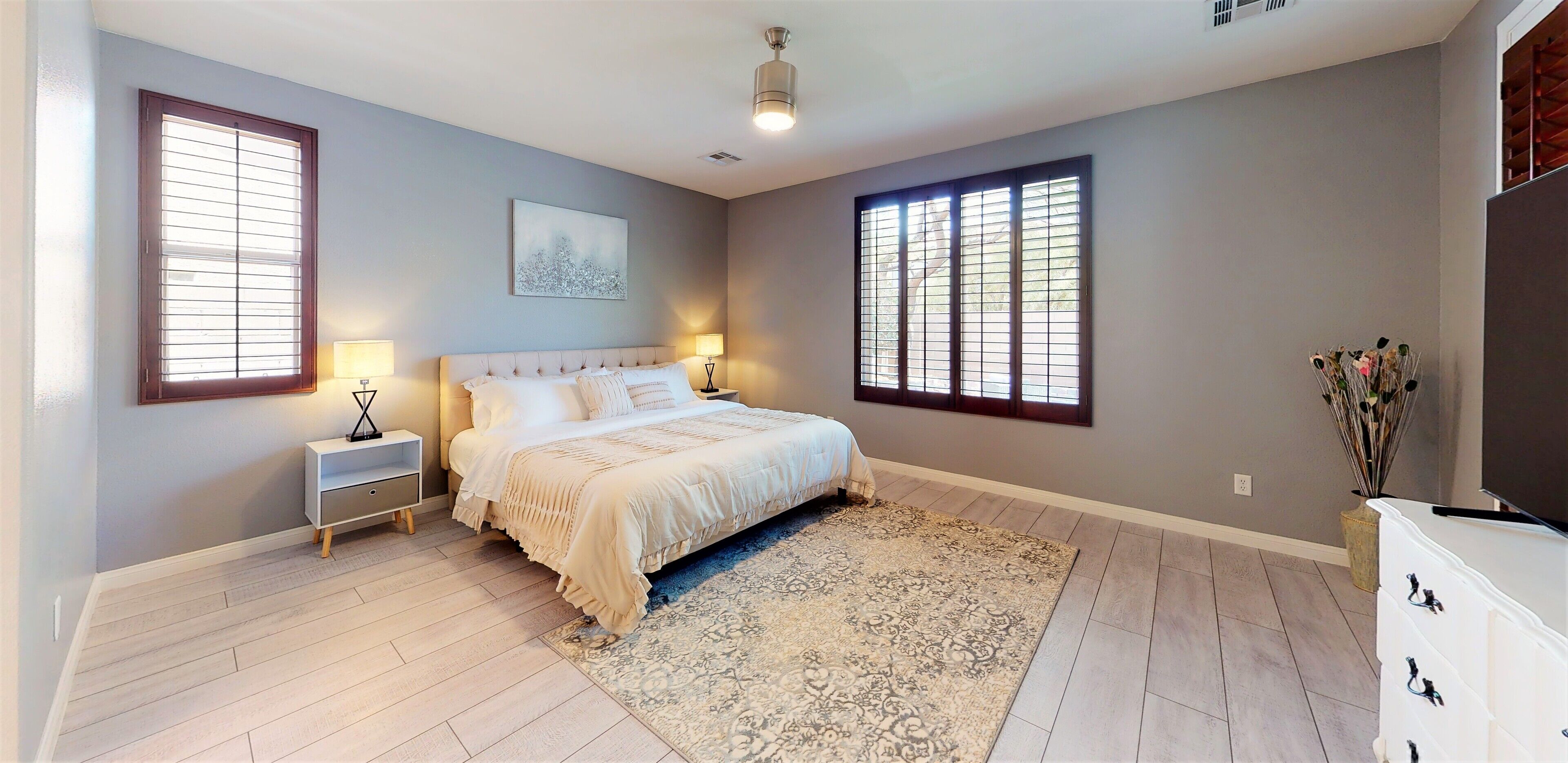 Modern & Spacious Single Story Home - Open Floor Plan!