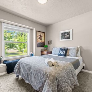 4 bedrooms, desk, iron/ironing board, travel cot