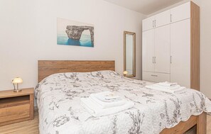 2 bedrooms, free WiFi, bed sheets - 2 bedroom awesome apartment in Pirovac (Pirovac)