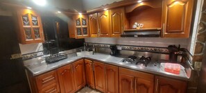 Réfrigérateur, micro-ondes, four, lave-vaisselle