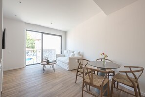 1 غرفة نوم وميني بار وتجهيزات عازلة للصوت وواي فاي مجانًا