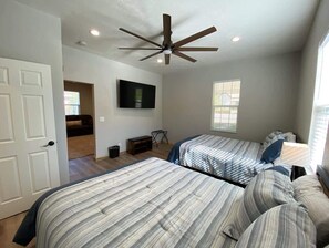 3 habitaciones, tabla de planchar con plancha, cuna de viaje y wifi 