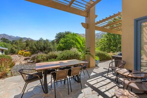 Outdoor dining - River Villa with Pool and Spa ~ best swimming hole in town  (Three Rivers)