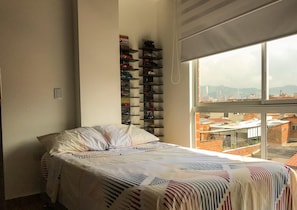 2 Schlafzimmer, Zimmersafe, Schreibtisch, Bügeleisen/Bügelbrett