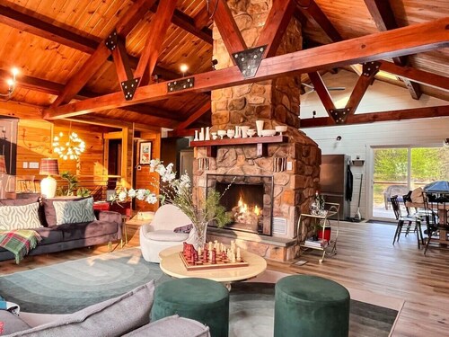 Sky Pine Lodge - Chalet Atop the World