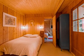 5 bedrooms, free WiFi, bed sheets