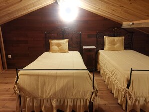 2 bedrooms, desk, iron/ironing board, free WiFi