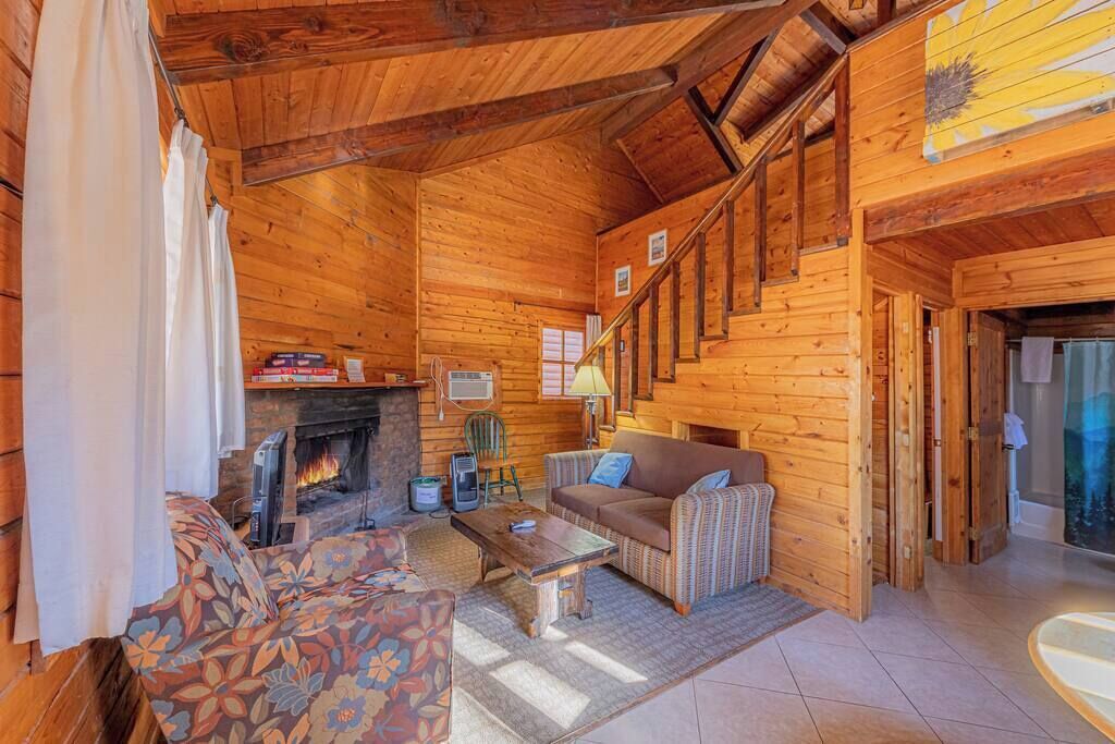 Fernseher, Kamin, Arbeitsbereiche