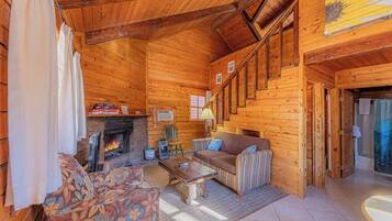 Fernseher, Kamin, Arbeitsbereiche