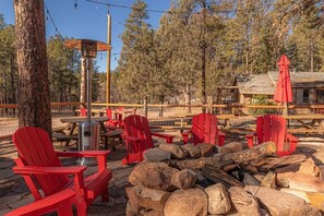 Outdoor dining - Quaint condo retreat 12 Ridgeview Condo (Payson)