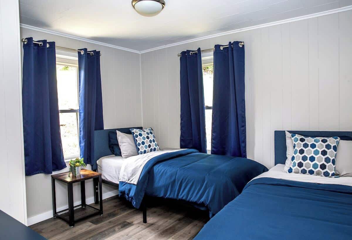 2 slaapkamers, een bureau, een strijkplank/strijkijzer, wifi