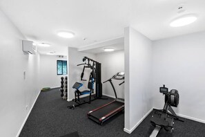 Fitness facility - Stylish Cosy 1 Bedroom Apartment, minutes walk to town (Queenstown)