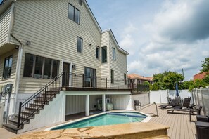 Piscina all'aperto, una piscina riscaldata