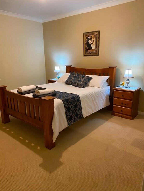 4 bedrooms, iron/ironing board, free WiFi, bed sheets