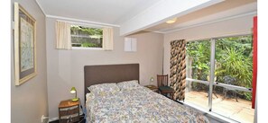 3 bedrooms, desk, WiFi