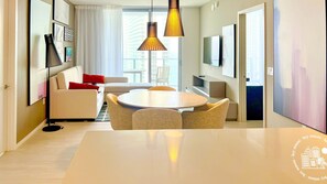 Smart TV - Luxury Apartment with Endless Ocean Views (Hollywood)