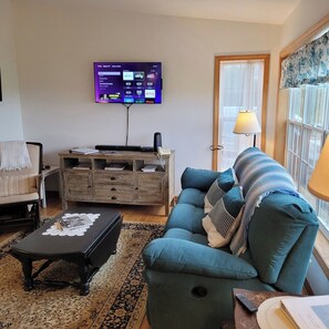 Smart TV, books, stereo