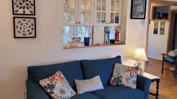 Smart-TV, Bücher, Stereoanlage