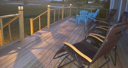 Spectacular beachfront with epic views, beautiful lit-up deck for sunset dining!