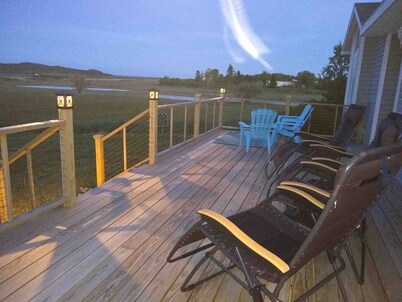 Spectacular beachfront with epic views, beautiful lit-up deck for sunset dining!