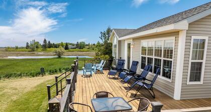 Spectacular beachfront with epic views, beautiful lit-up deck for sunset dining!