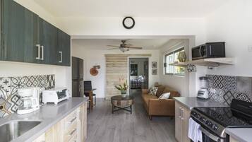 Coffee/tea maker, fridge, microwave, oven