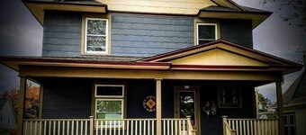 Beautiful turn of the century home in Elizabeth,Il 10 minutes from Galena 