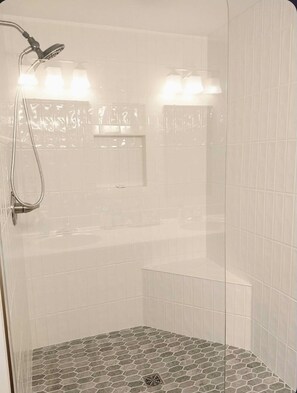 Combined shower/tub, towels, soap, toilet paper