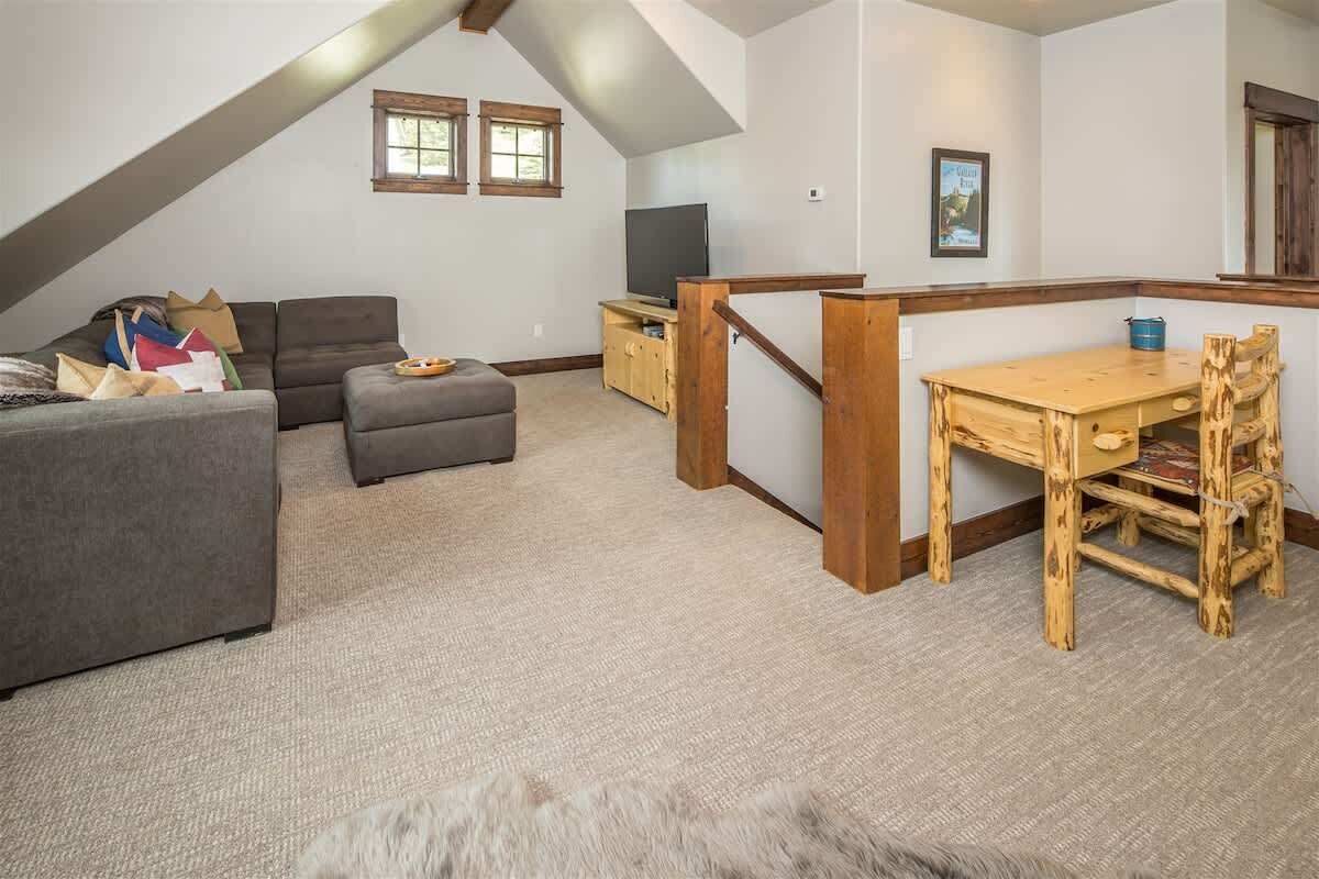 TV, fireplace, offices
