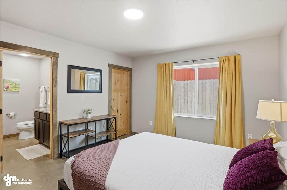 3 bedrooms, travel crib, WiFi, bed sheets