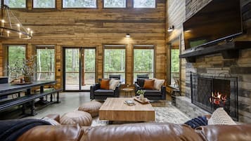 Smart TV, lareira, videogames, livros